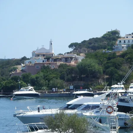 Holiday Surrounded By Greenery Near The Port *